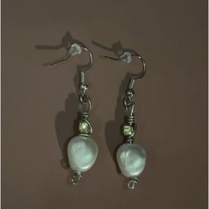 Handmade faux pearl and gold earrings 🤍💛